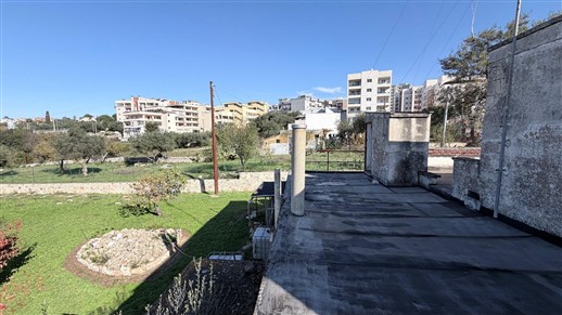 Antico Fabbricato Alle Porte di Putignano, Parzialmente In Pietra e Terreno.
